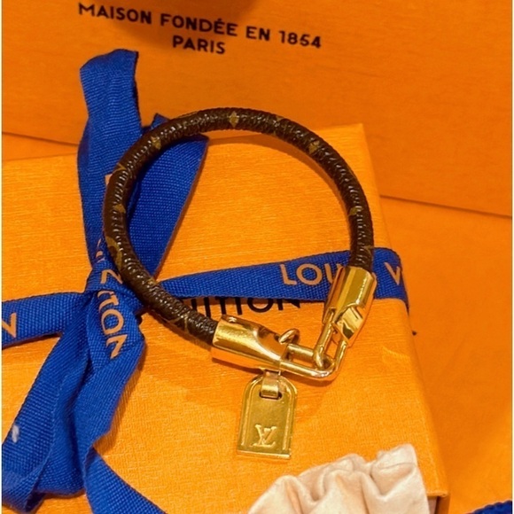 Louis Vuitton Jewelry - Authentic Louis Vuitton Brown Monogram Luck It Bracelet✨